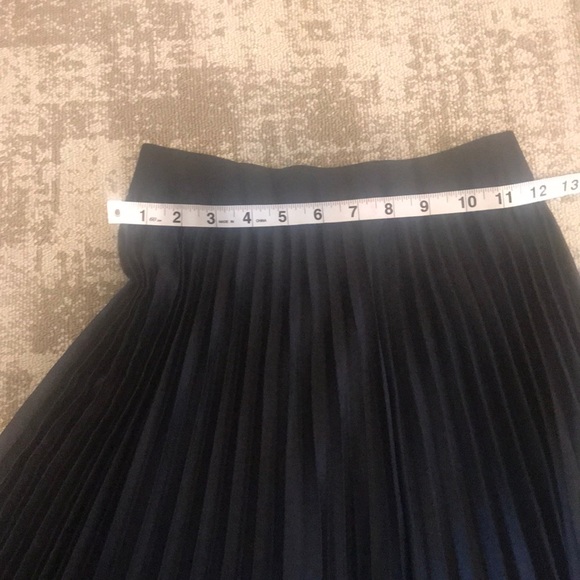 H&M Black Pleated Midi Skirt - Picture 5 of 7